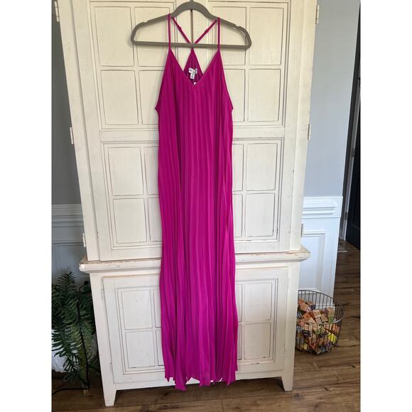 NWT She + Sky size medium bright pink pleated maxi dress - Picture 1 of 5